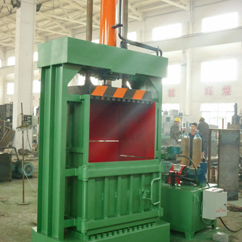 Y82 25 Vertical Balers